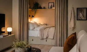 Mysig sovalkov med inspiration från naturen. Mjuka textilier och dämpade färger skapar en lugn oas.