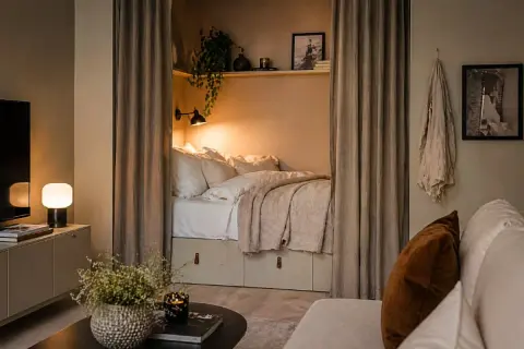 Mysig sovalkov med inspiration från naturen. Mjuka textilier och dämpade färger skapar en lugn oas.